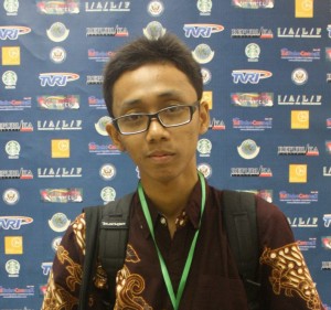 Jasa Pembersih kaca gedung